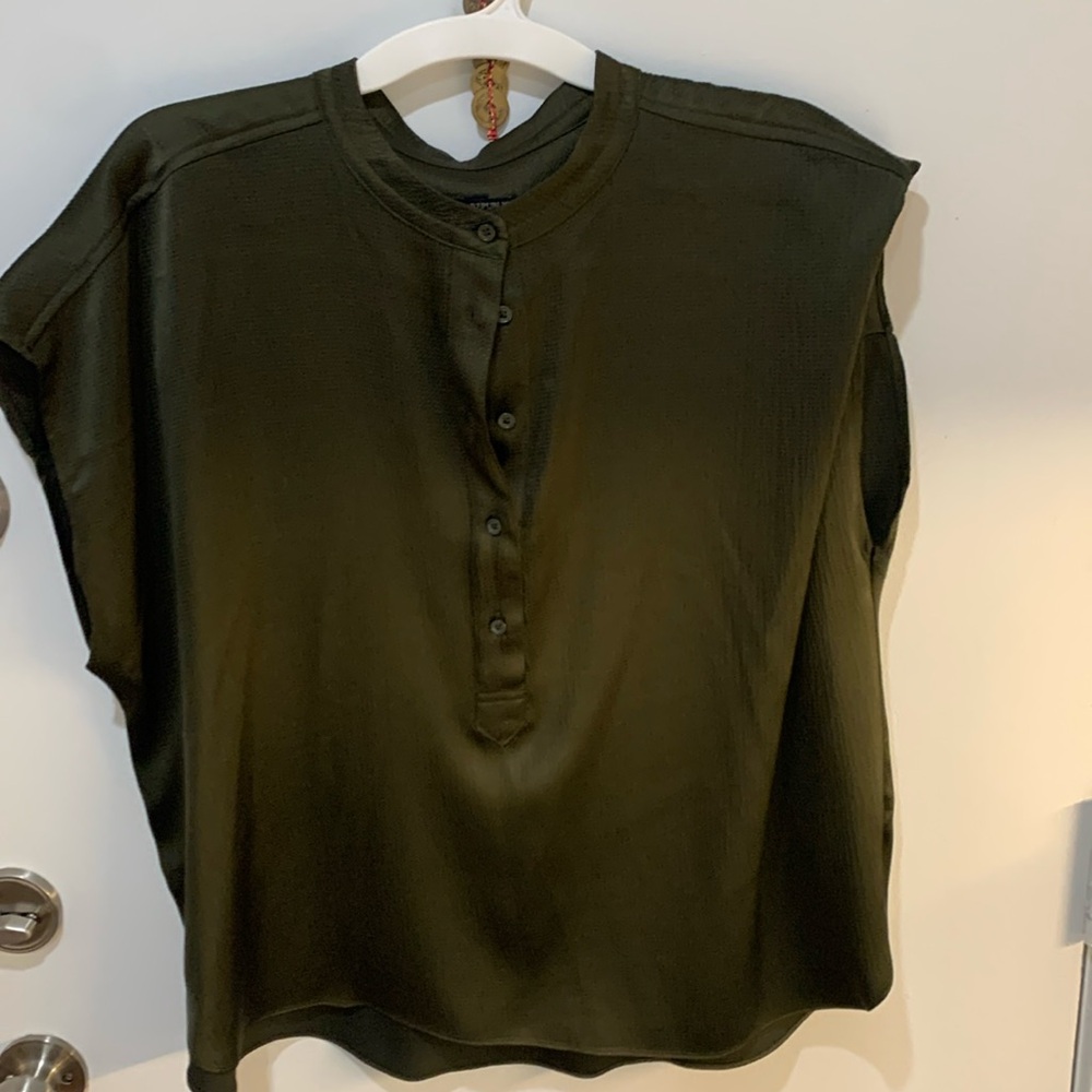 Banana Republic short sleeve shinny olive color blouse